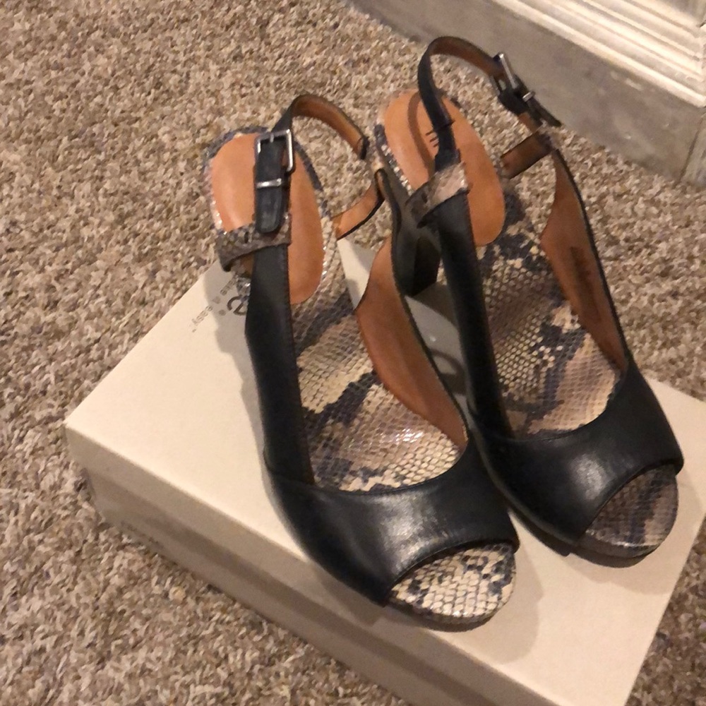 Beautiful heel by Nicole in VERY GOOD USED CONDITION